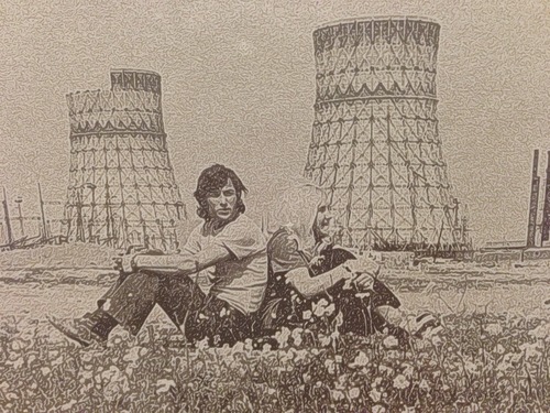 happy couple in front of the Metsamor nuclear power plant