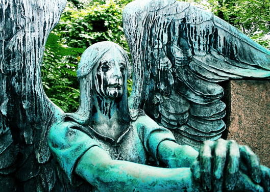 statue weeping angel